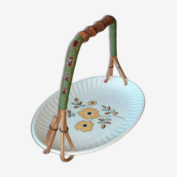 Plate with wooden handle and vintage scoubidou thread
