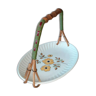 Plate with wooden handle and vintage scoubidou thread