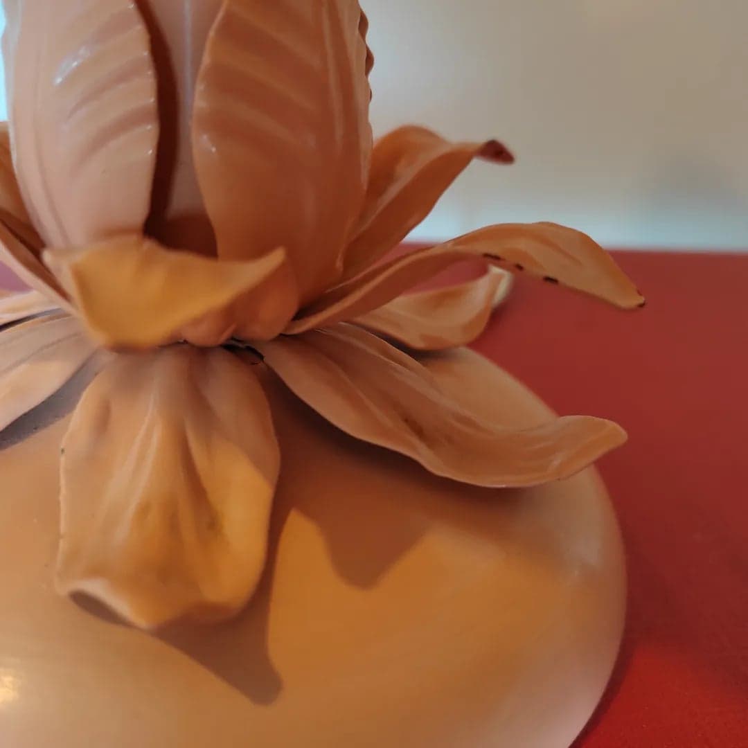 Paire des lampes de chevet rose «blush/saumon» abat-jour en tissu, détails en métal
