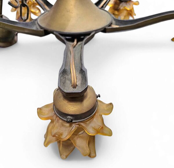 Suspension Art Déco / Art Nouveau / 5 bras en laiton / Abat-jour floraux soufflés à la main