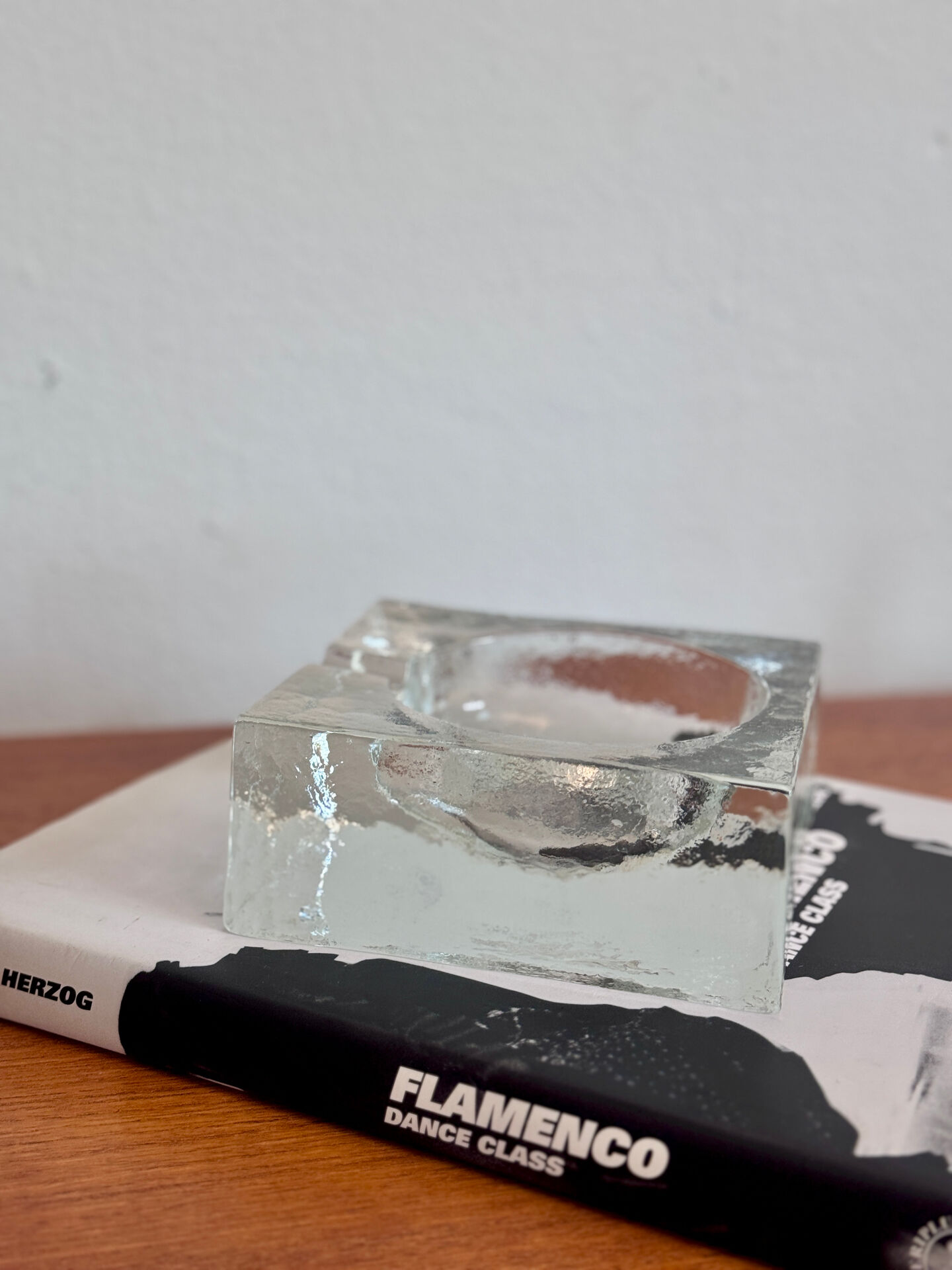Vintage Brutalist schaal / asbak ijsglas