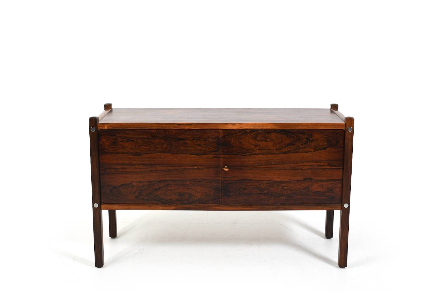 Buffet rare "Luciana" par Sergio Rodrigues pour OCA années 1960.