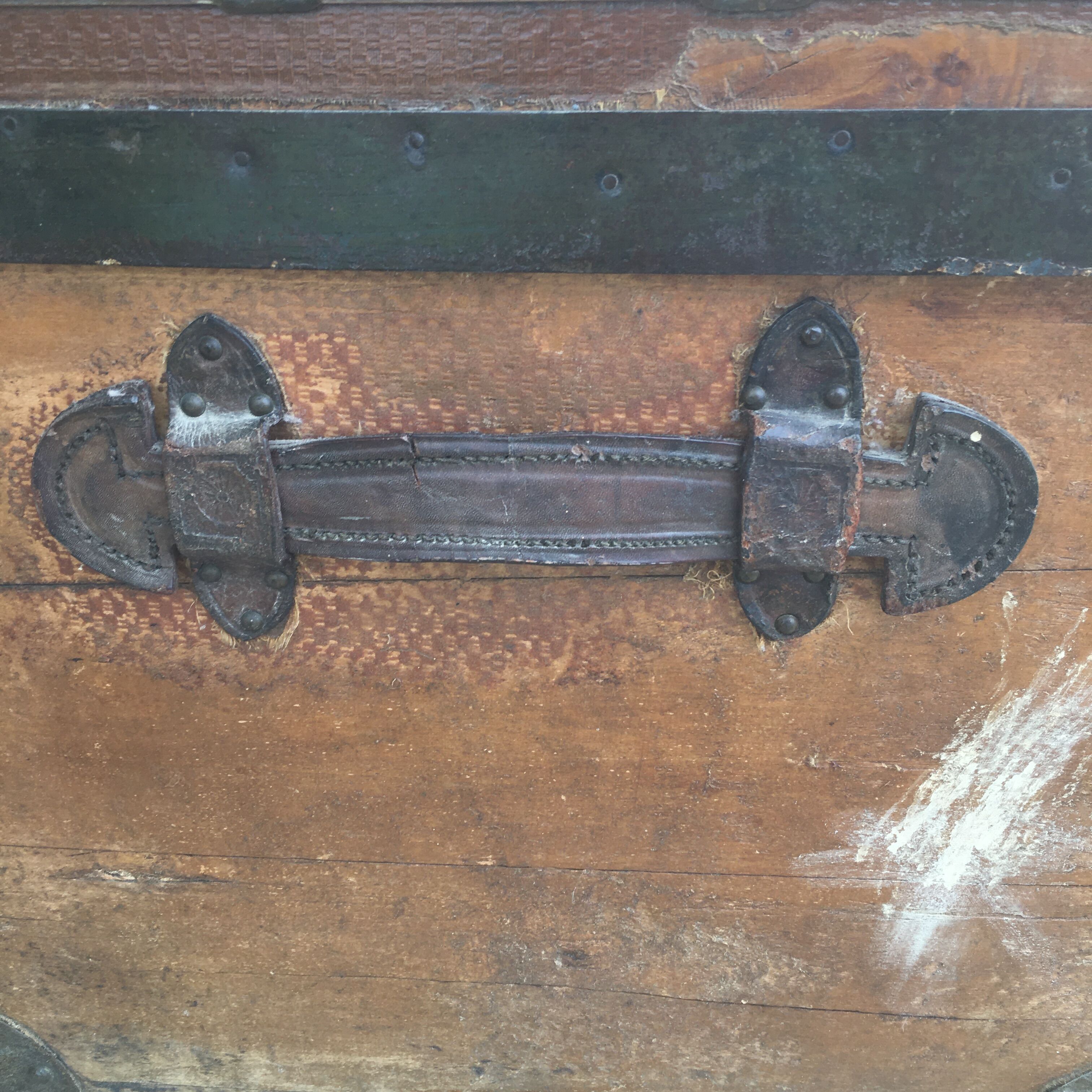 Travel trunk 1900 leather and wood