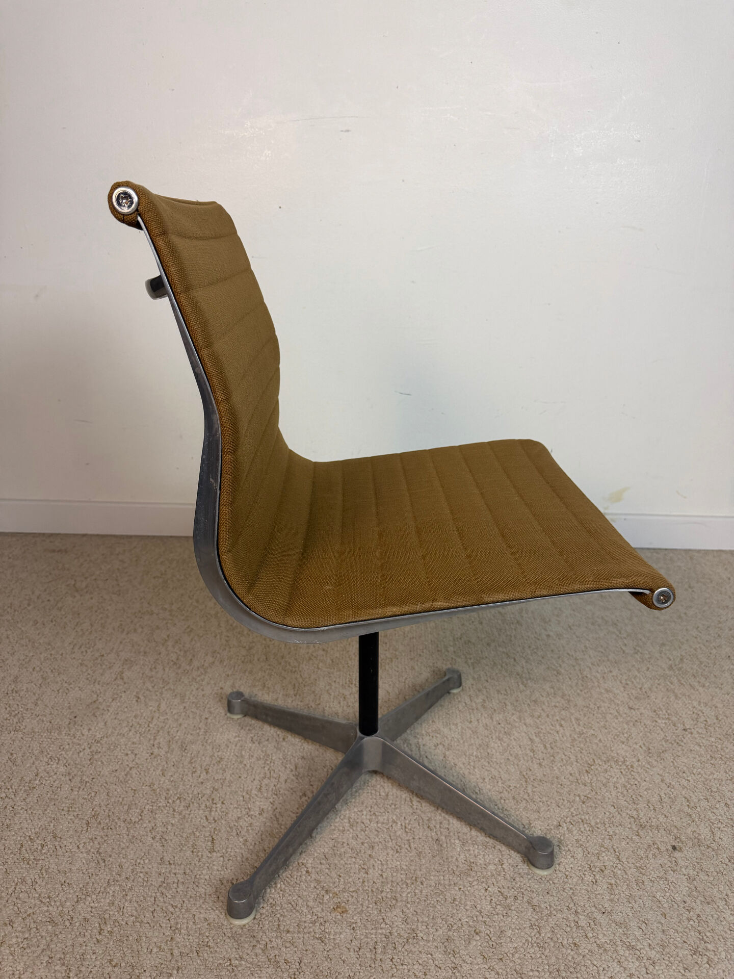 Chaises Herman Miller Aluminium Group – Charles & Ray Eames – lot de 2