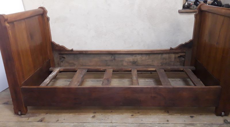 Louis philippe bed in walnut