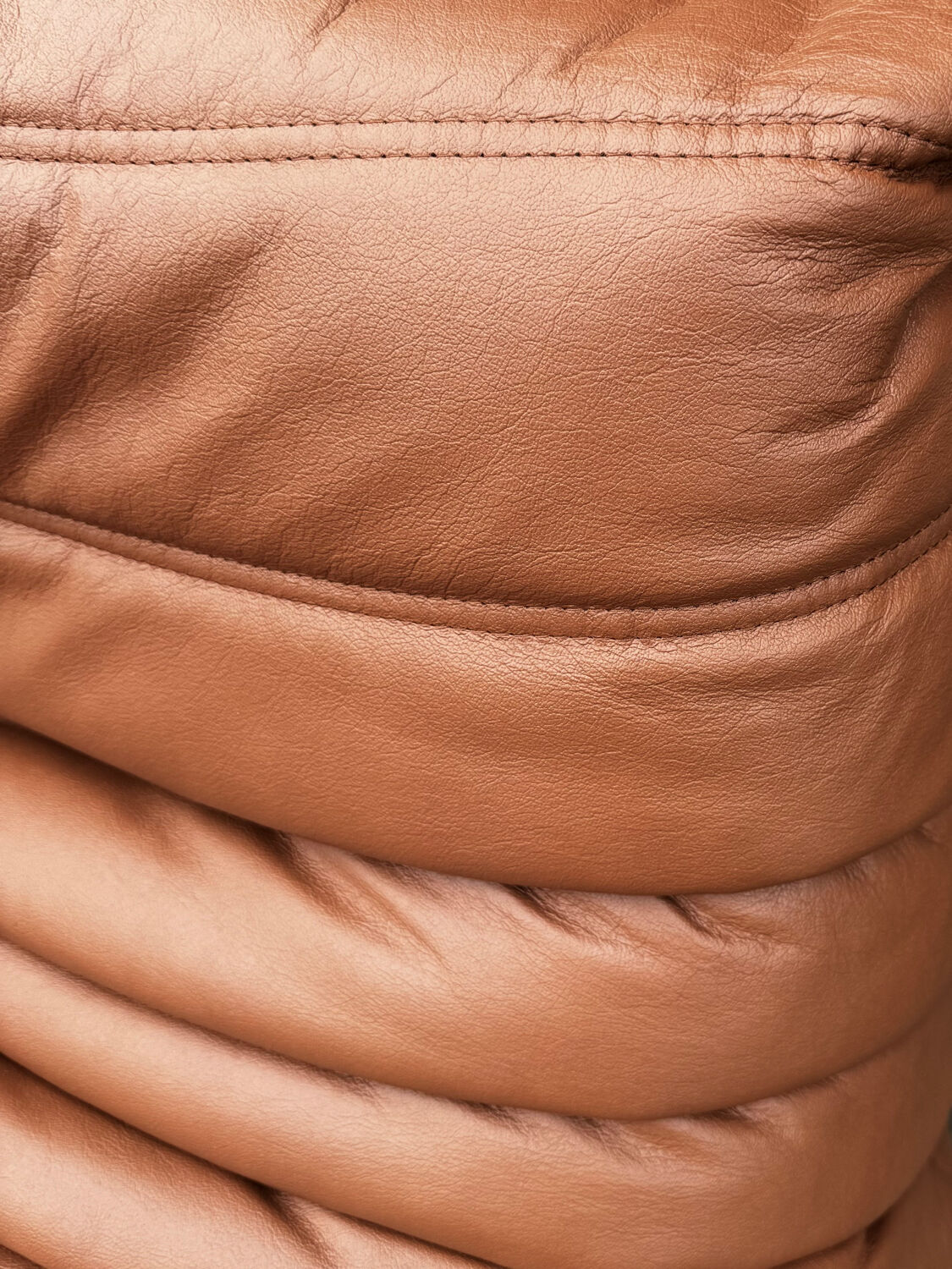 Fauteuil Togo en cuir marron attribué à Michel Ducaroy pour Ligne Roset