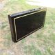 Table basse par Jean Claude Mahey laque et filet de laiton