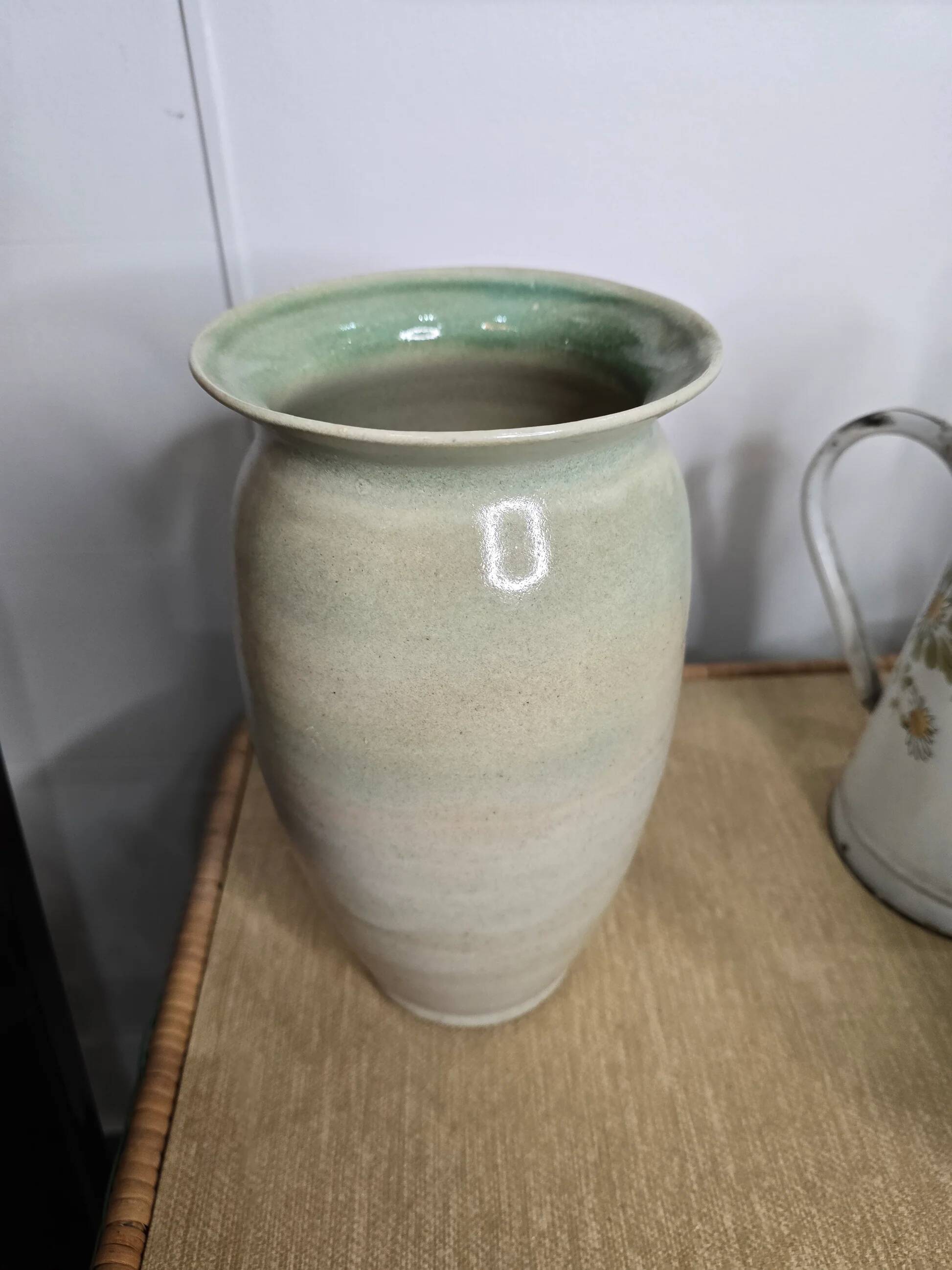 Vase en grès émaillé vert céladon, années 1960-1970