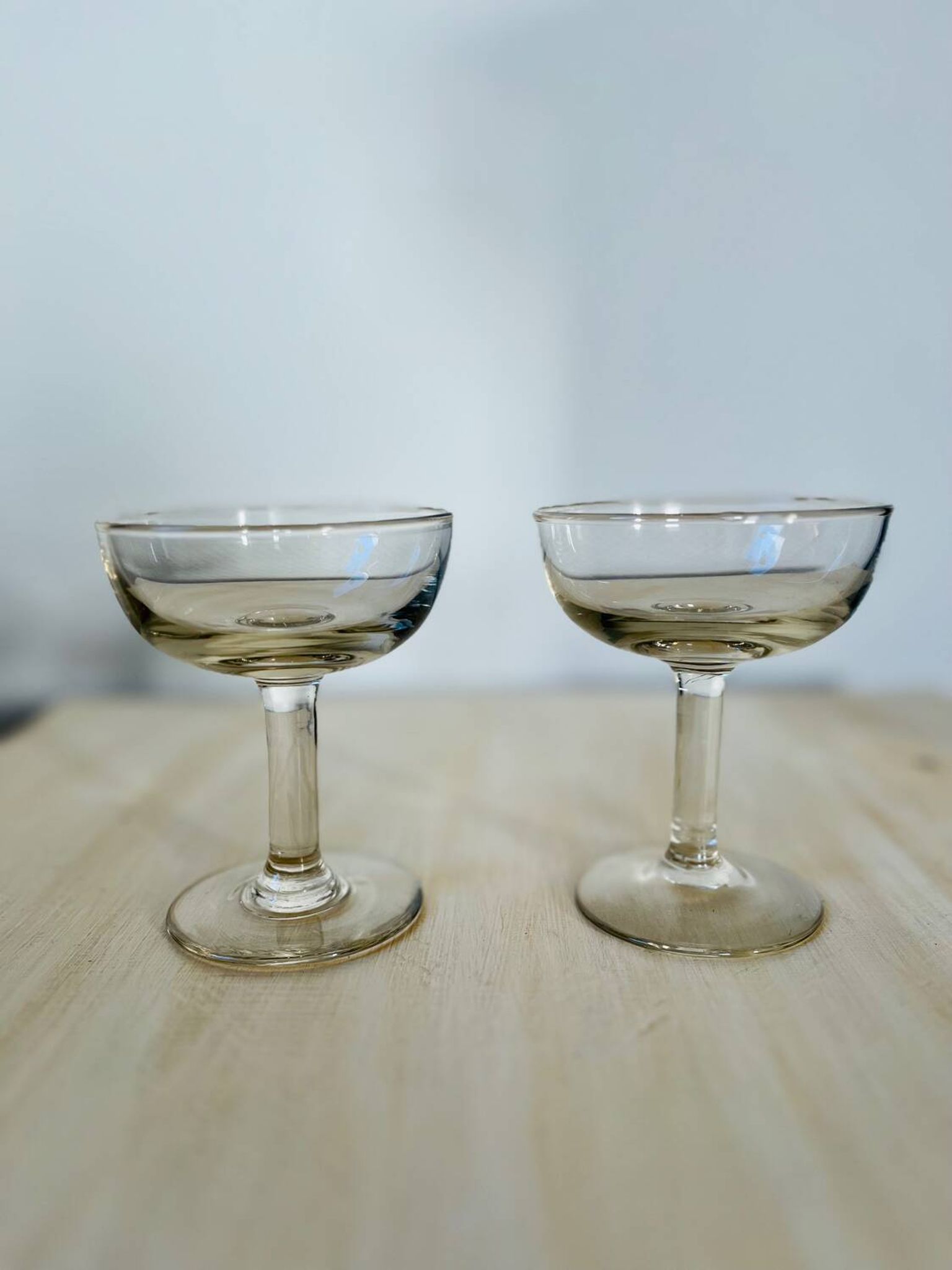 Lot de 2 coupes de champagne anciennes