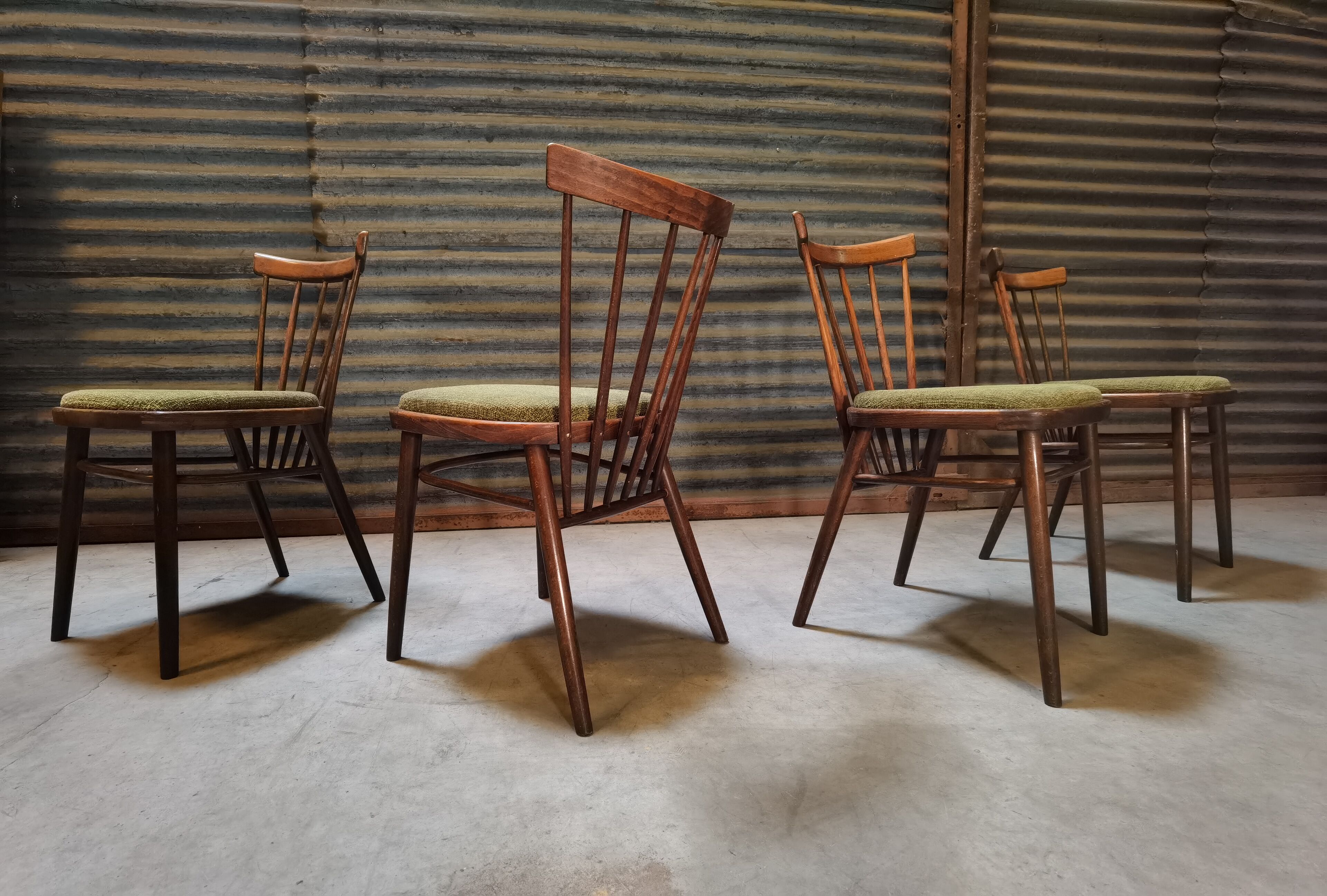 Suite de 4 chaises Antonin Suman pour Tatra Nabytok 1960
