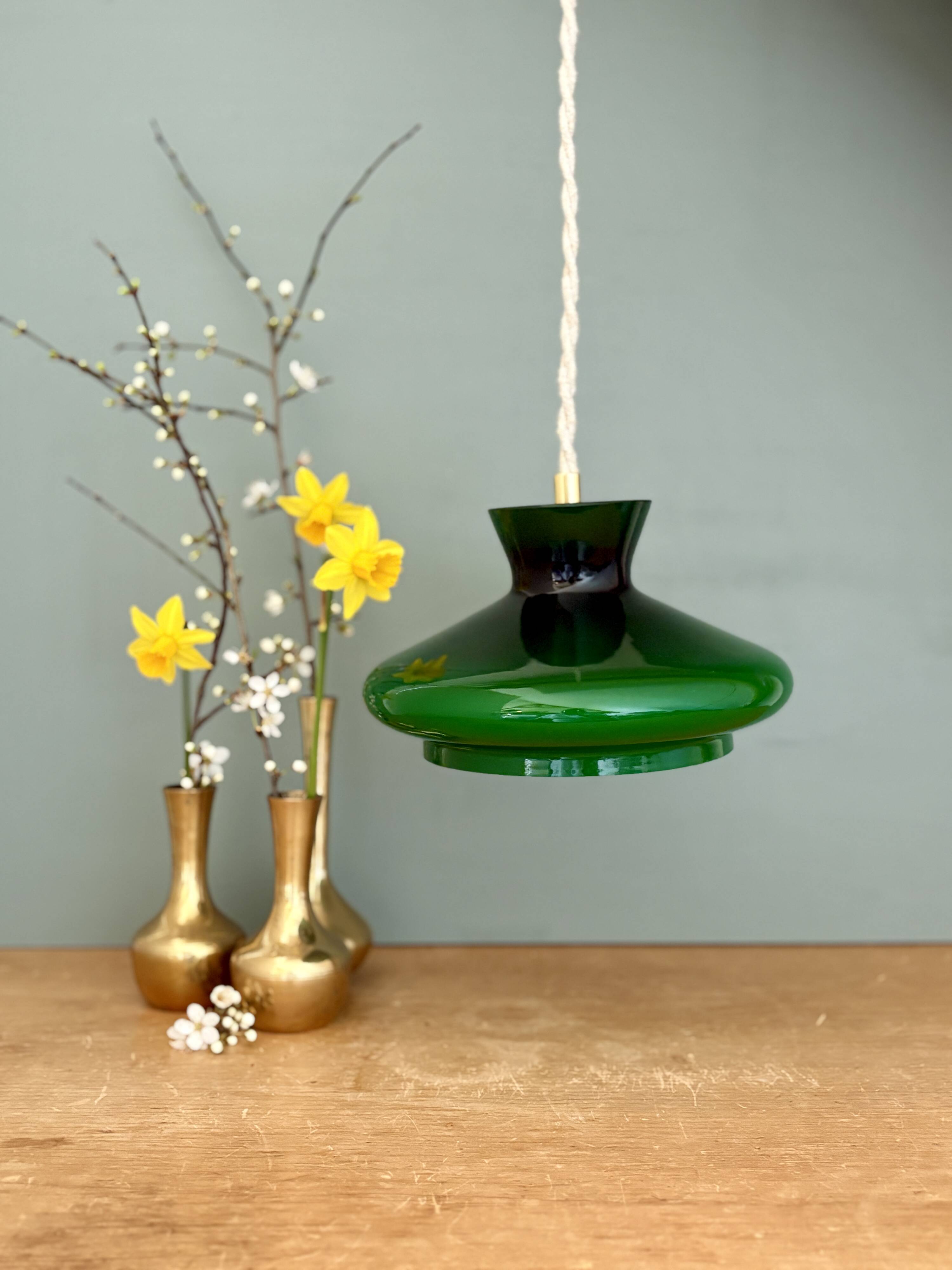 Vintage suspension lampshade in green and white opaline.