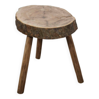 Tabouret, table d'appoint tripode brutaliste en bois brut