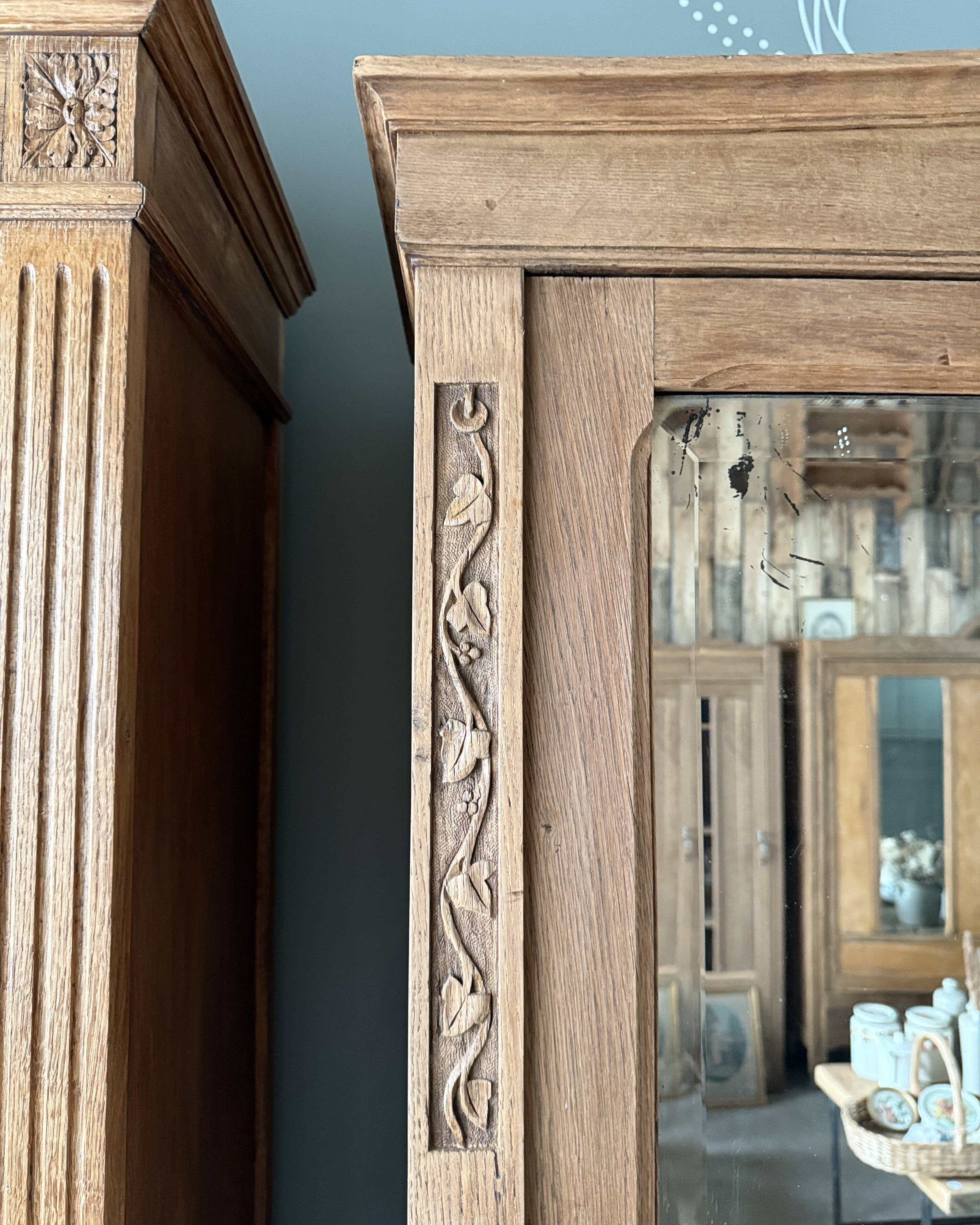 Large Art Nouveau wardrobe in solid oak (renovated)
