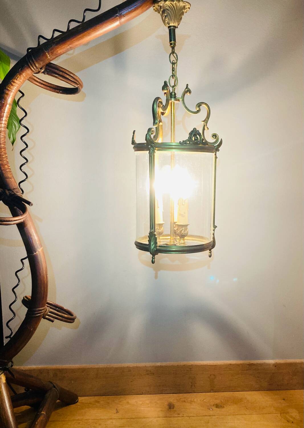 Large round St Louis XV corridor lantern from the mid-20th century in gilded bronze