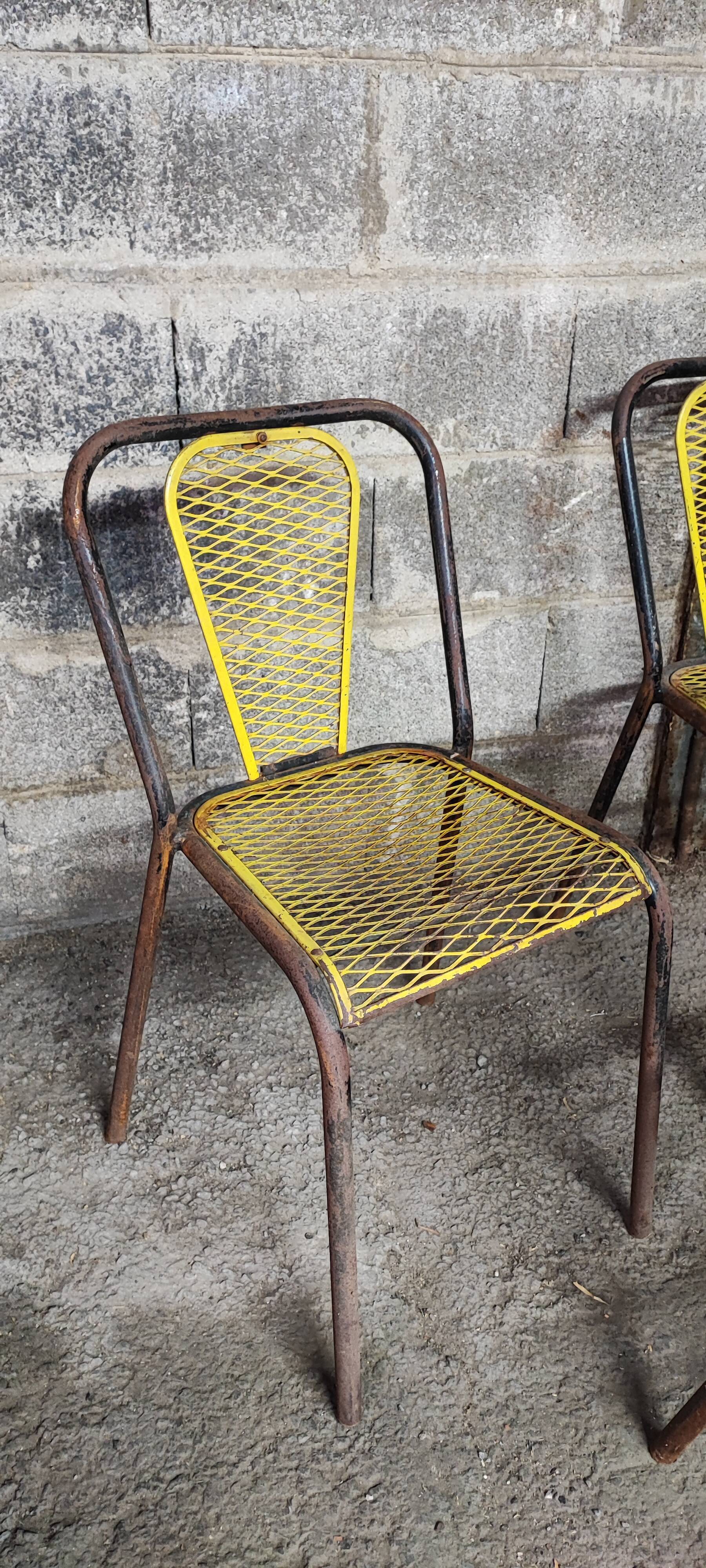 Six chaises en métal perforé seducta René Malaval