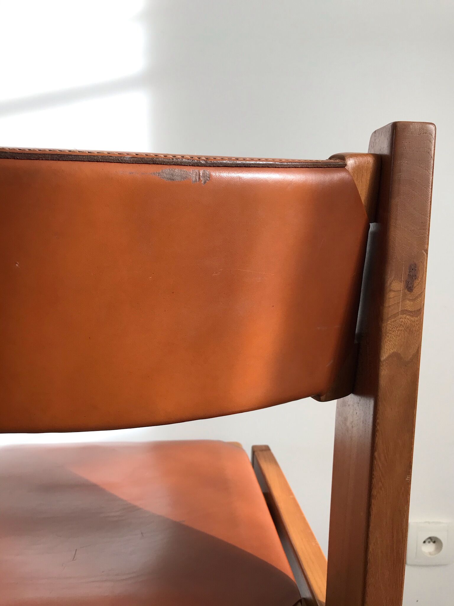 Set of 4 elm chairs and leather, 80s