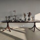 English dining room table in mahogany veneer late nineteenth with two extensions (from 1m80 to 2m80)
