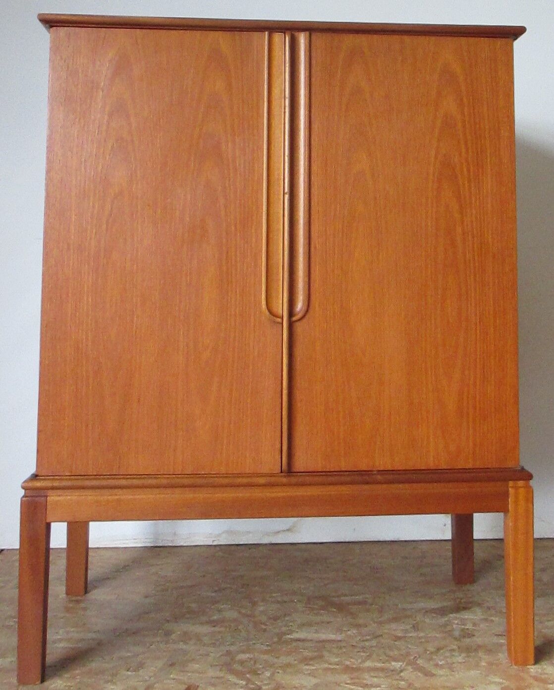 Teak support furniture