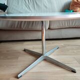 Arne Jacobsen table