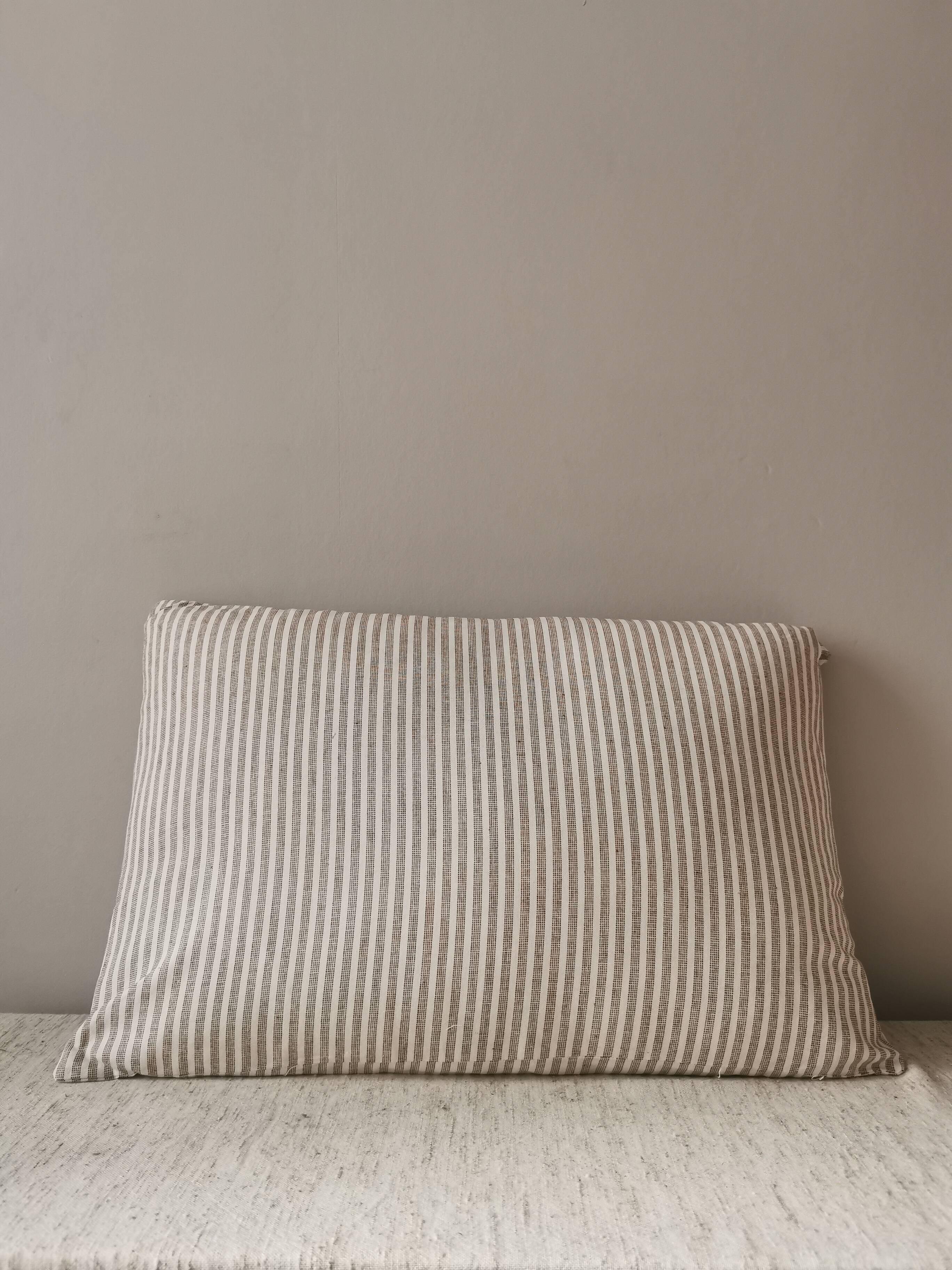Claude cushion – 60×40 cm