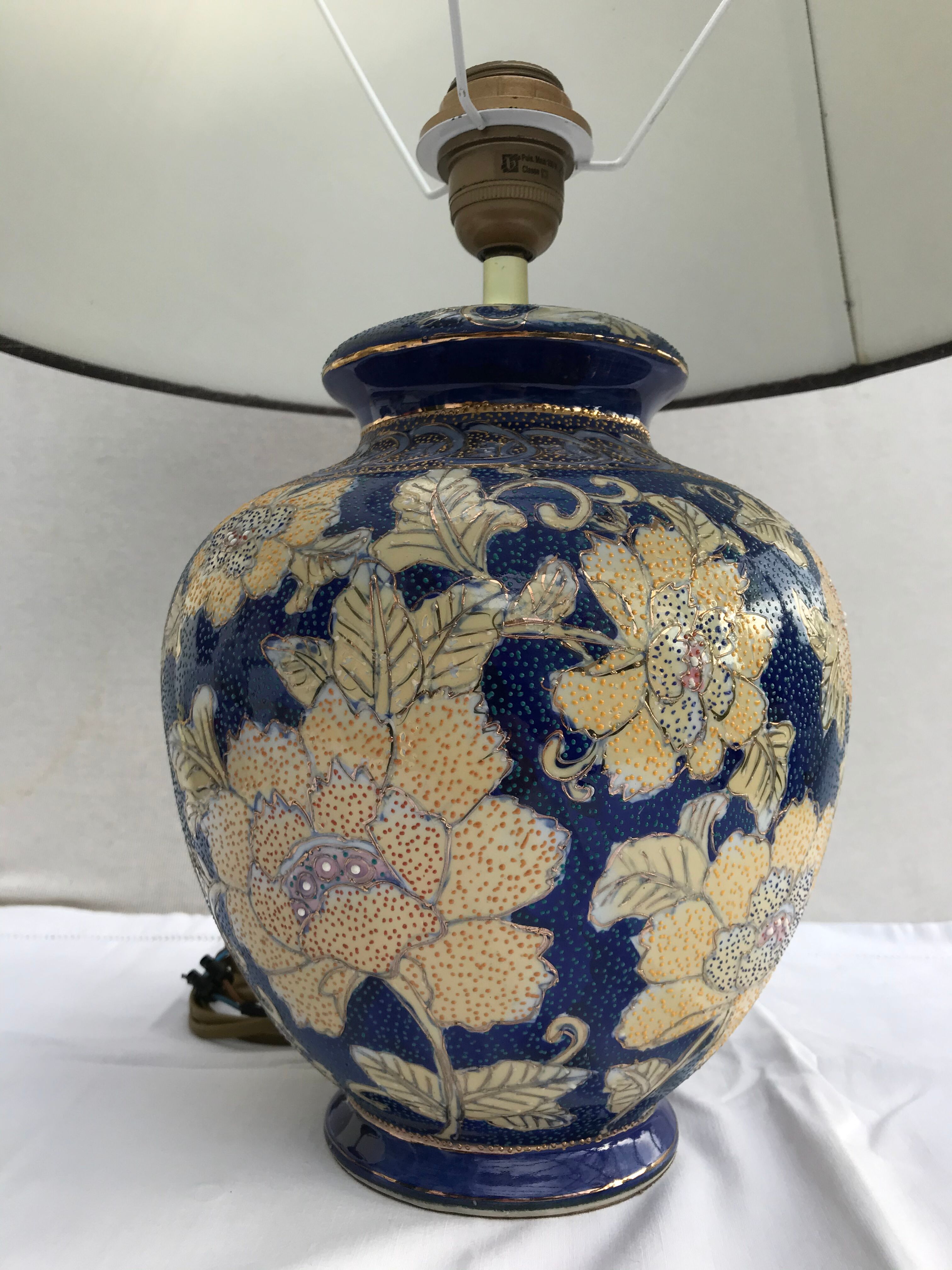 Ancient enamelled ceramic lamp drawing flowers - vintage grey daybat