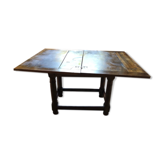 Antique swivel table