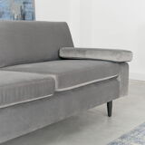 Canapé gris velour, design scandinave