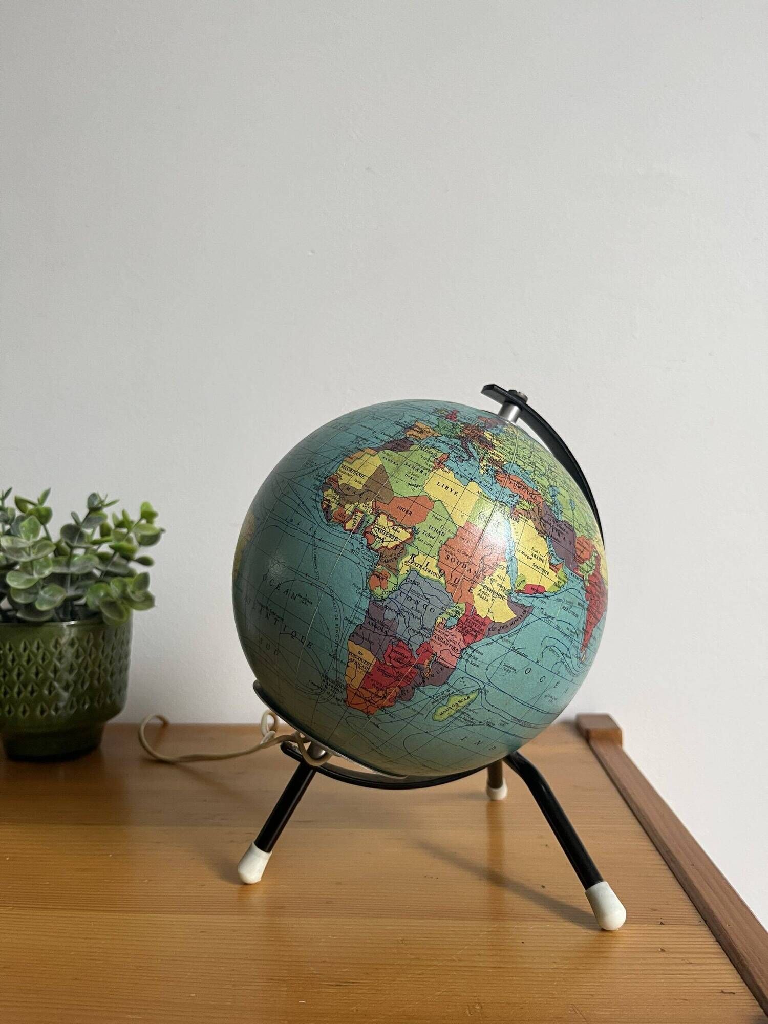 Small illuminated globe made of glass and paper from Cartes Taride 1963