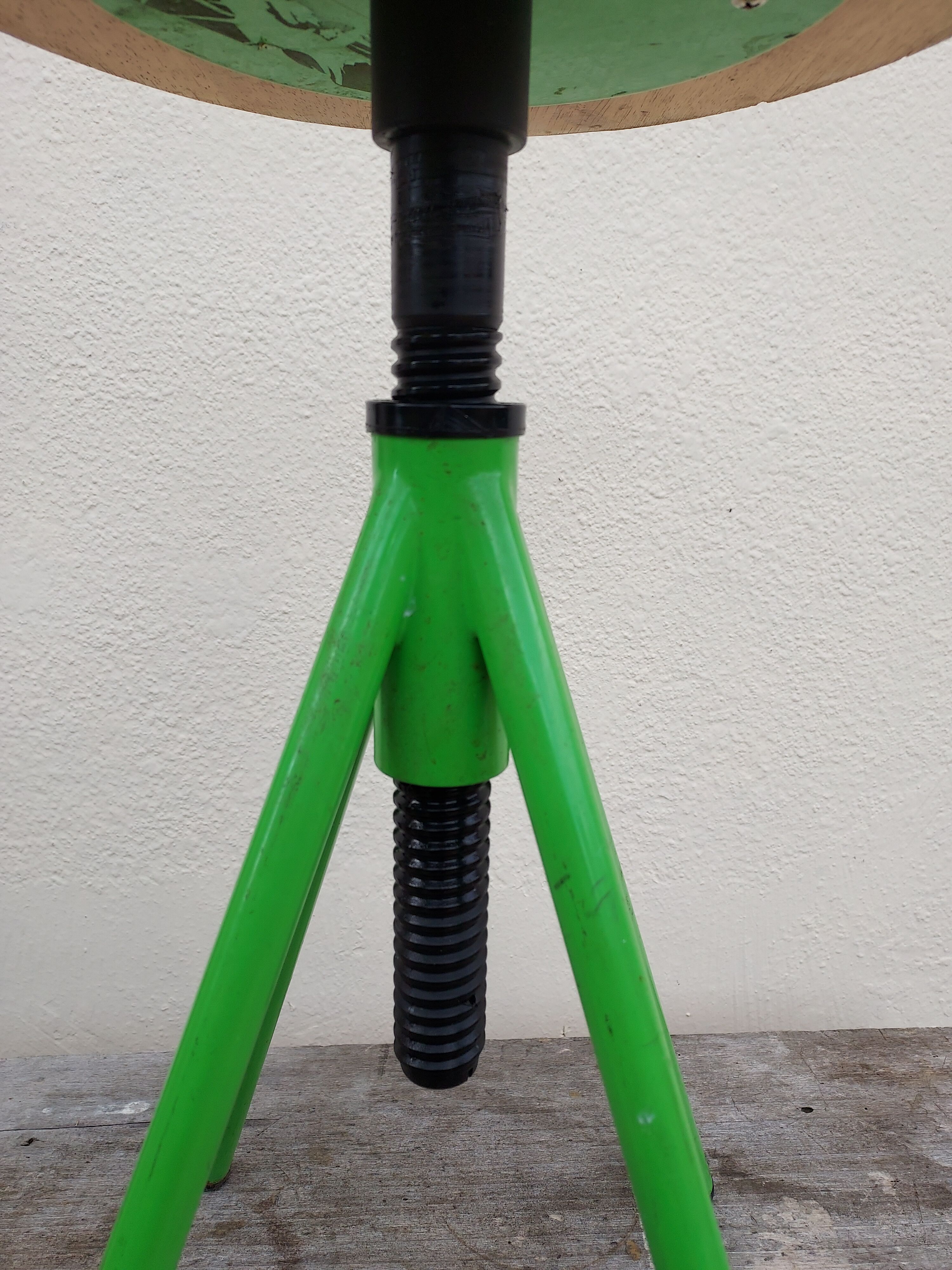 Indus metal screw stool