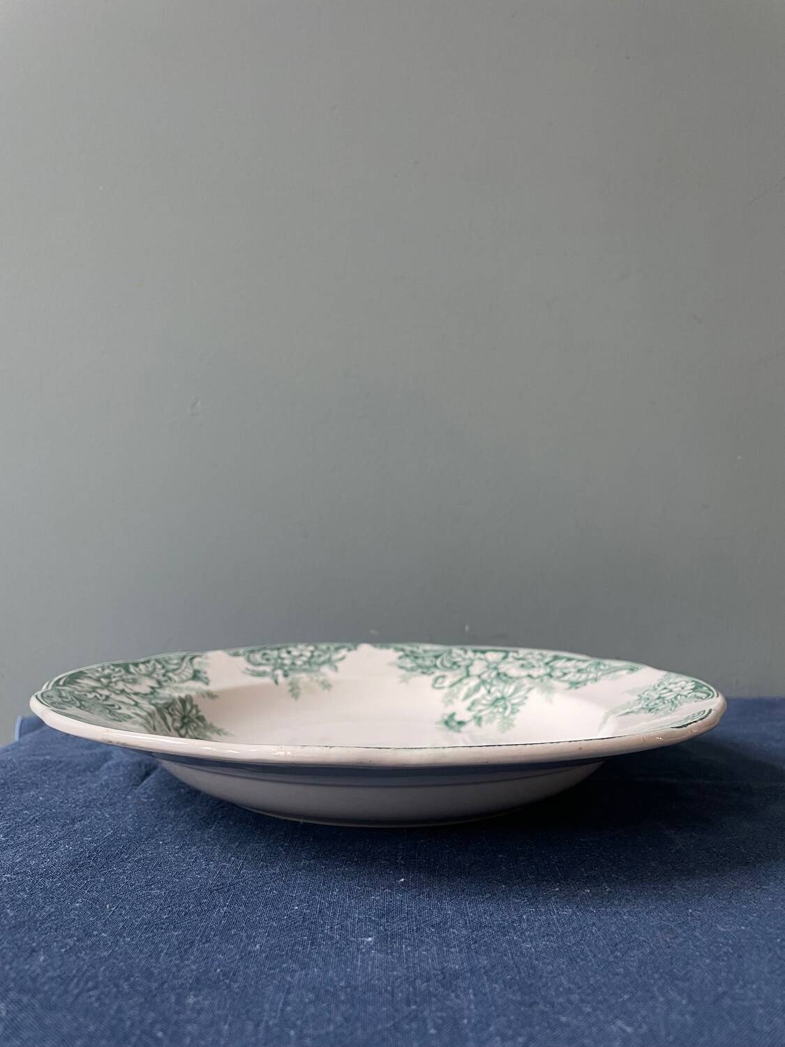 Série de 8 assiettes creuses Terre de Fer, faïence d’Onnaing « Sylvia »