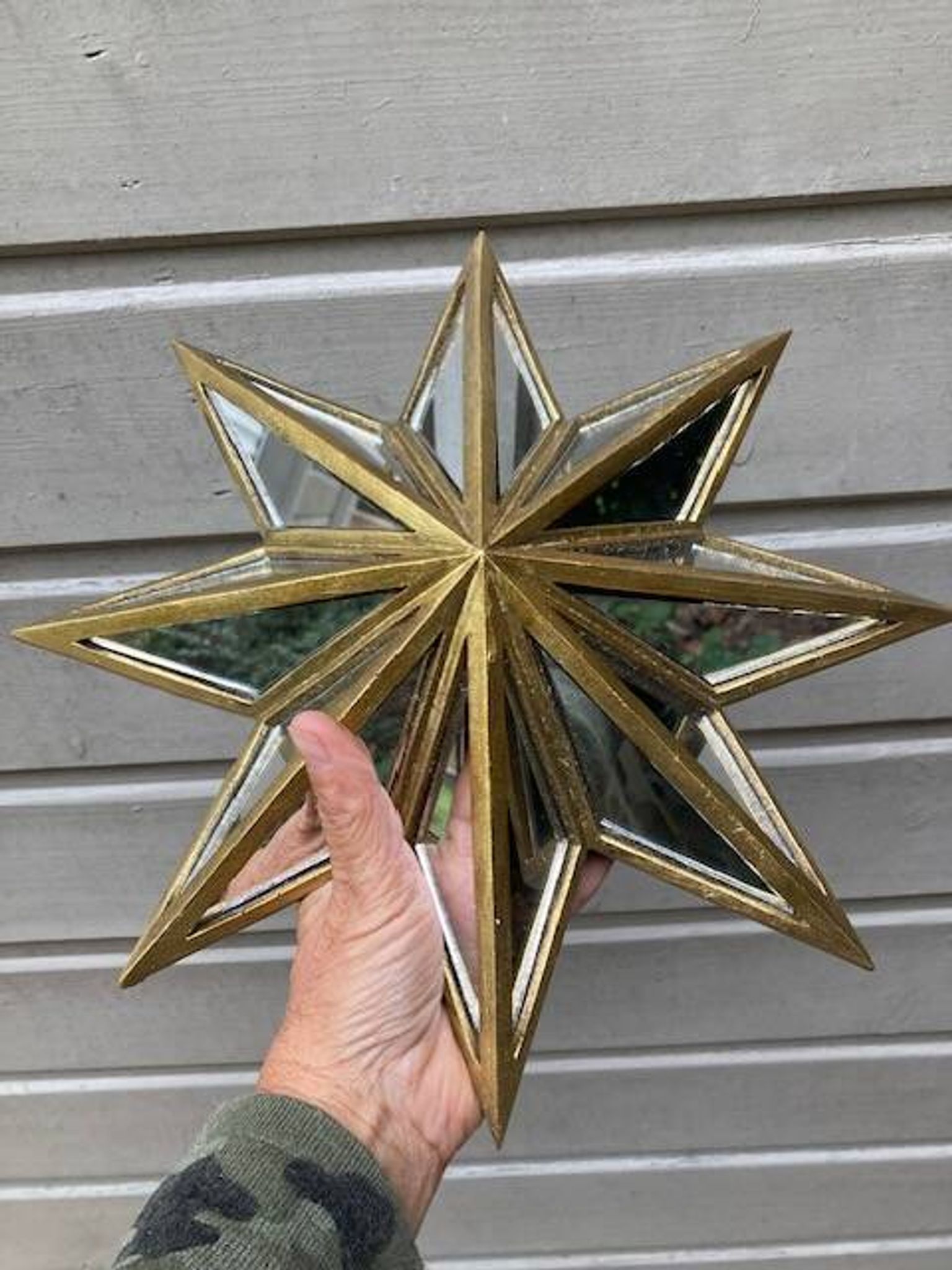 Star-shaped mirror