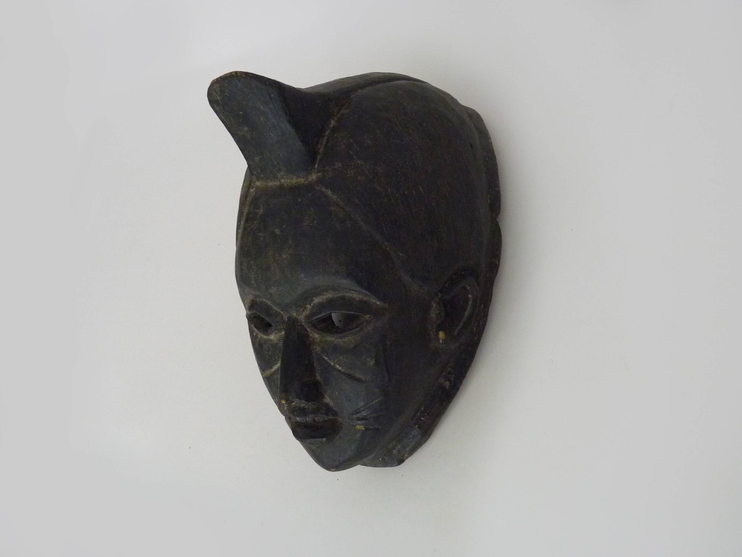 Ancien masque chokwe d'angola. afrique art tribal africain. années 50 60