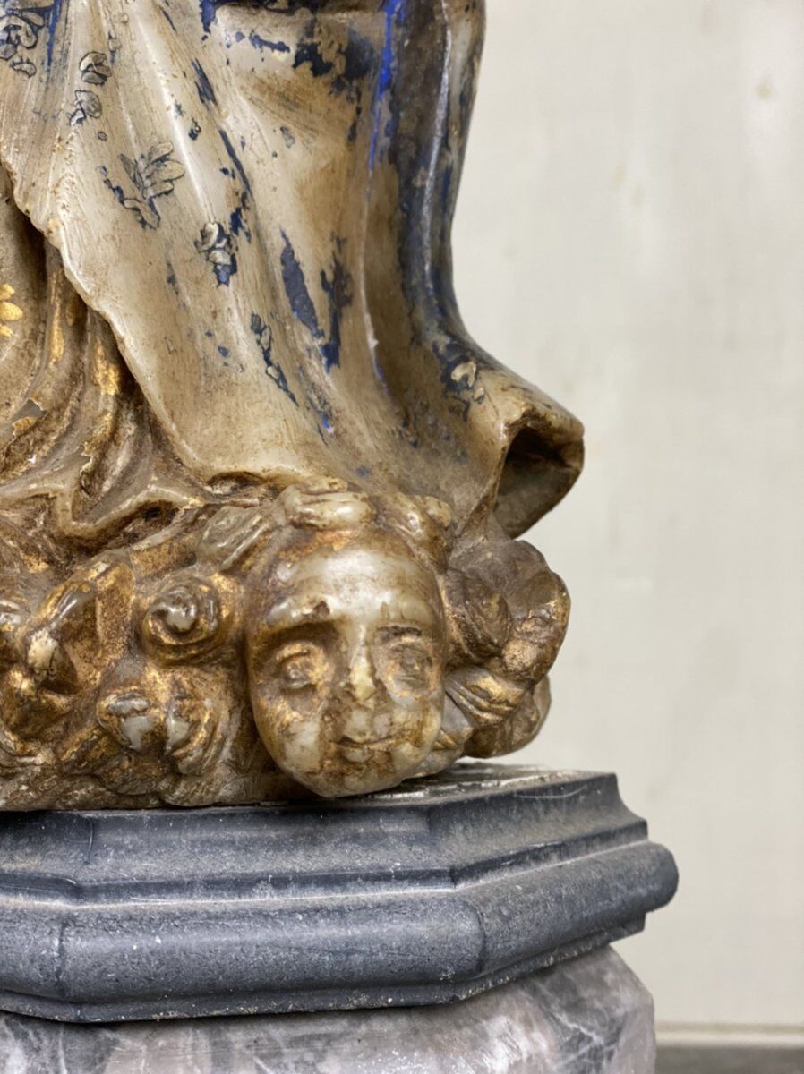 Vierge à l’enfant en albâtre, trace importante de polychromie, Flandre XVIème siècle