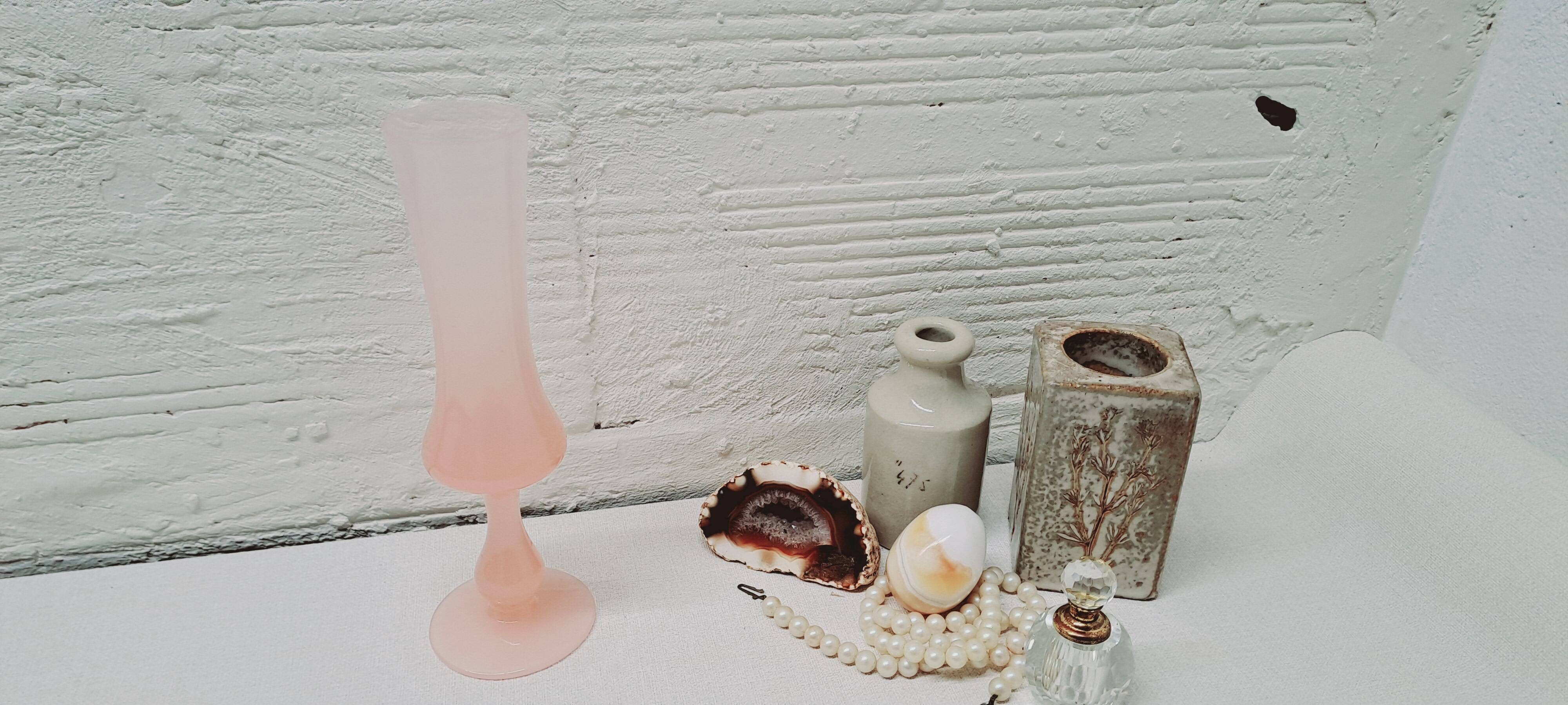 Vase opaline rose poudré