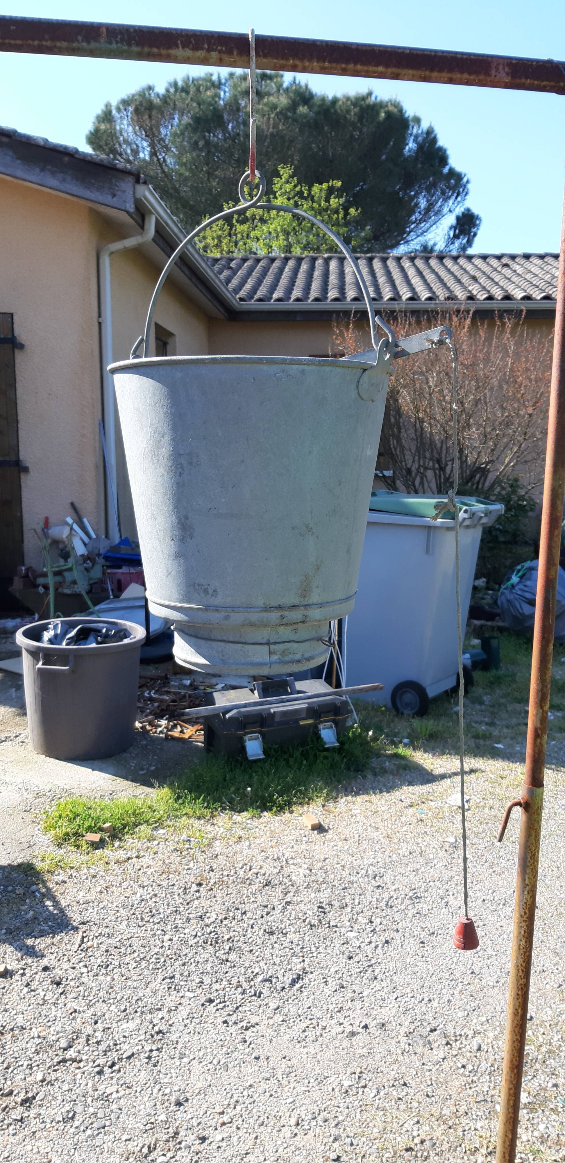 Galvanized aluminum shower seal