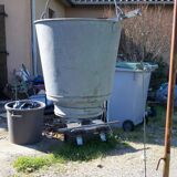 Galvanized aluminum shower seal