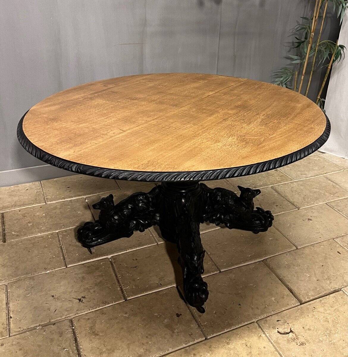 Large oval oak hunting table with central leg and extensions