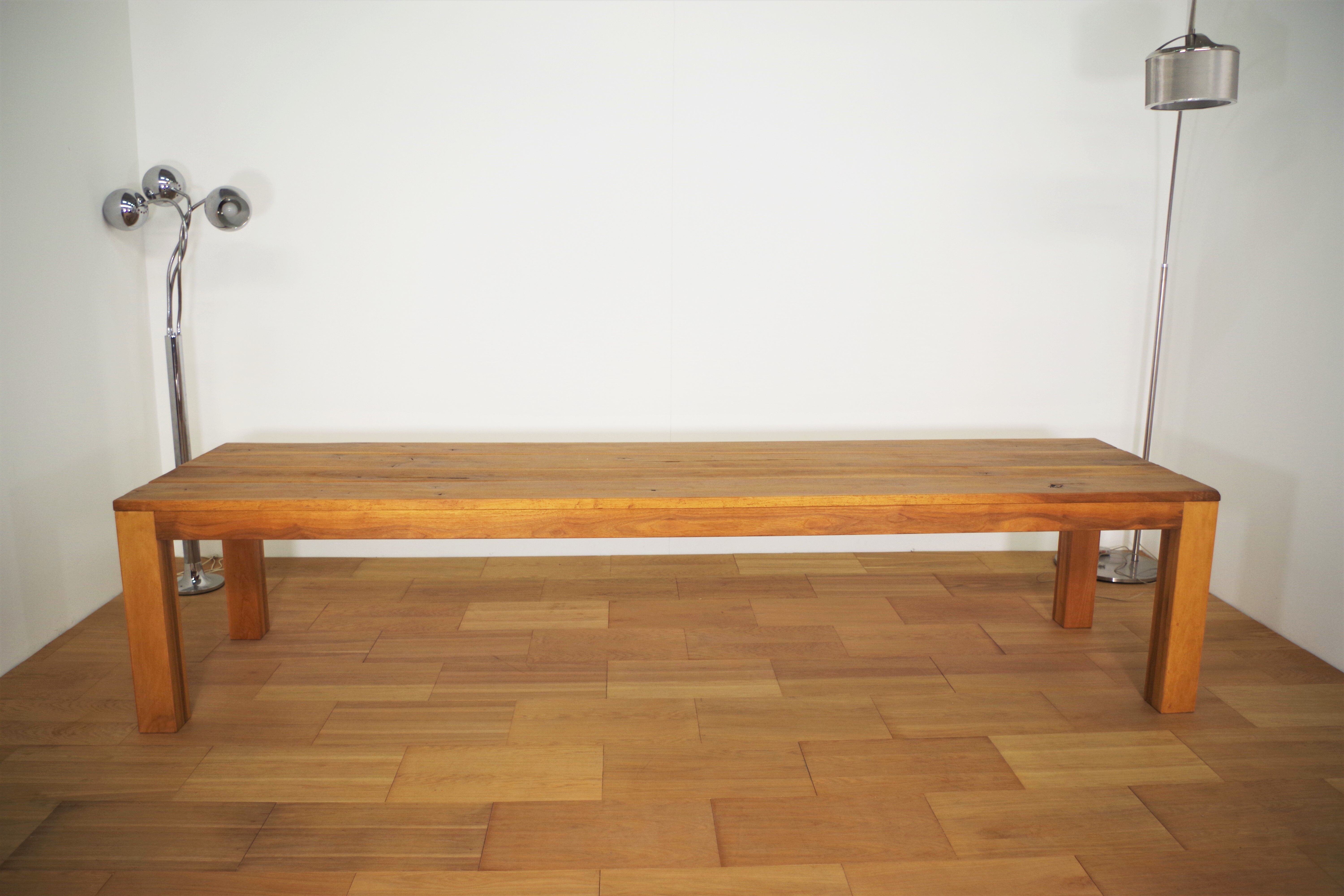 Tavolo artigianale in noce