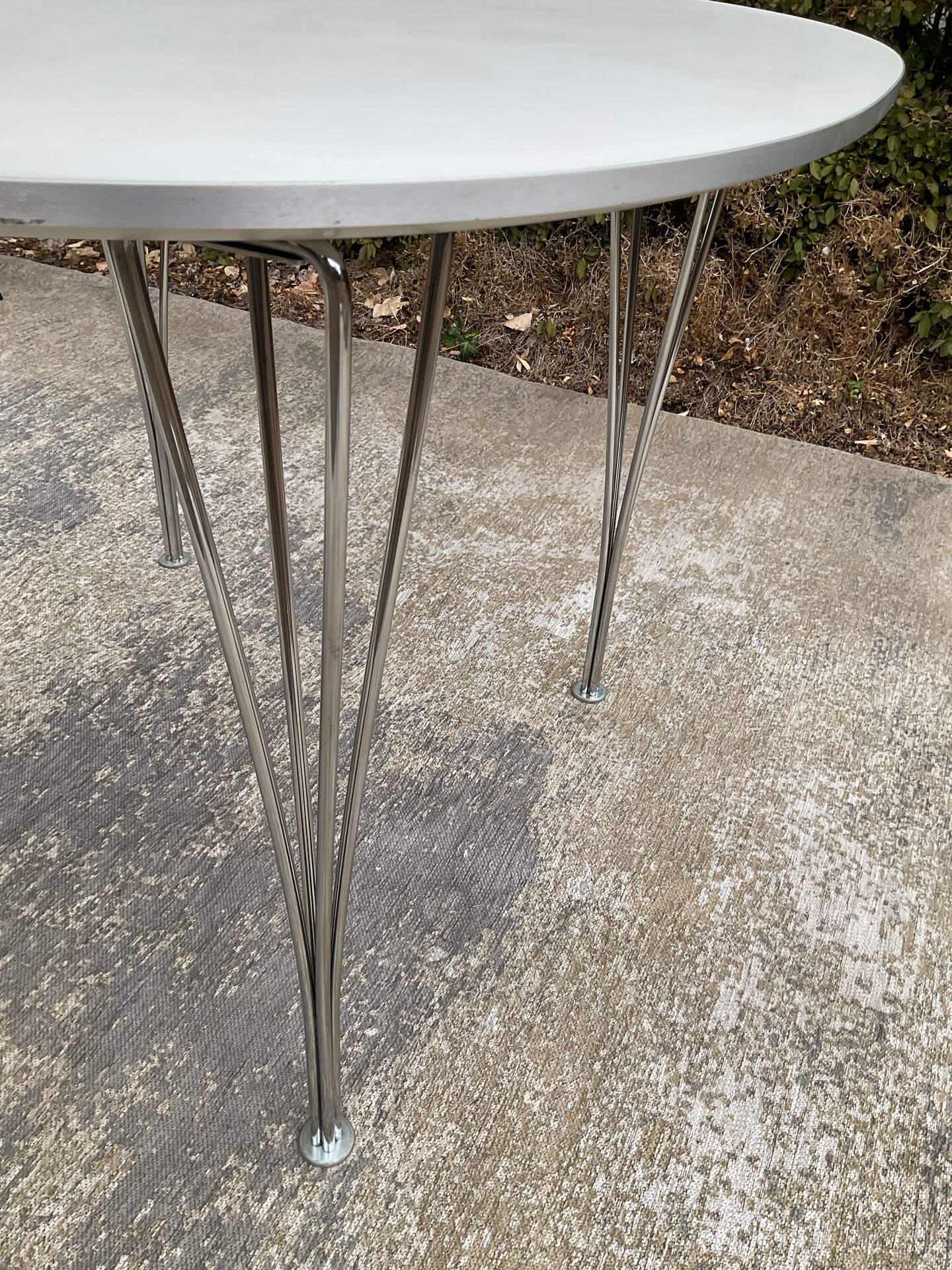 Dining table "Ellipse" by Arne Jacobsen for Fritz Hansen
