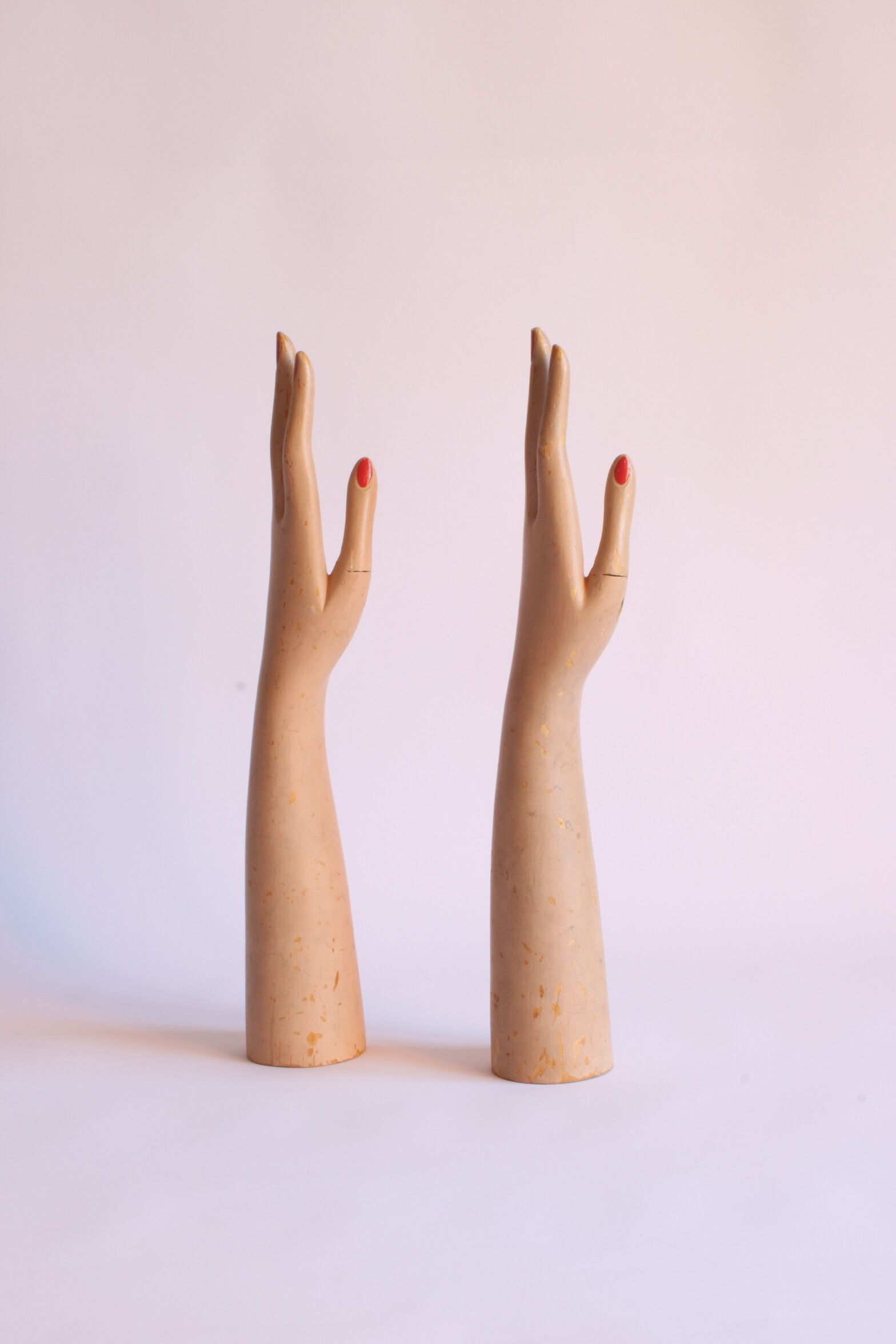 Gants en bois présentoirs de mannequins, années 1930, ensemble de 2.