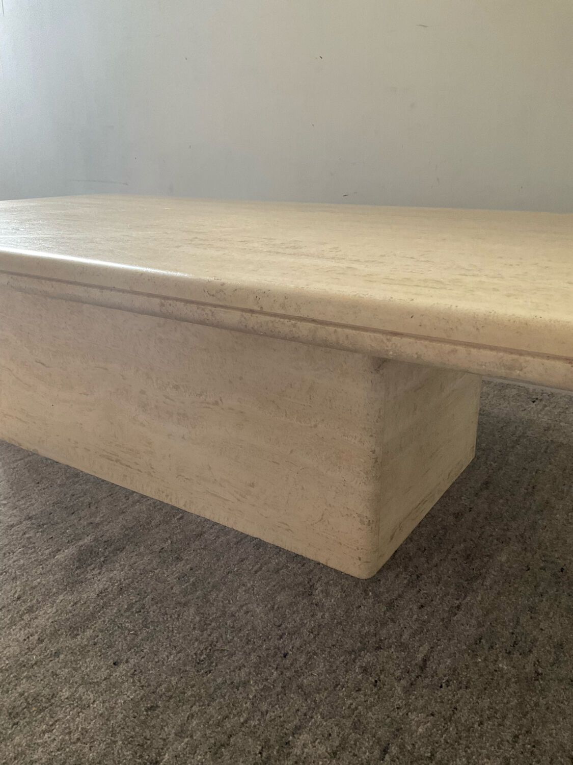 Table basse en travertin des années 70