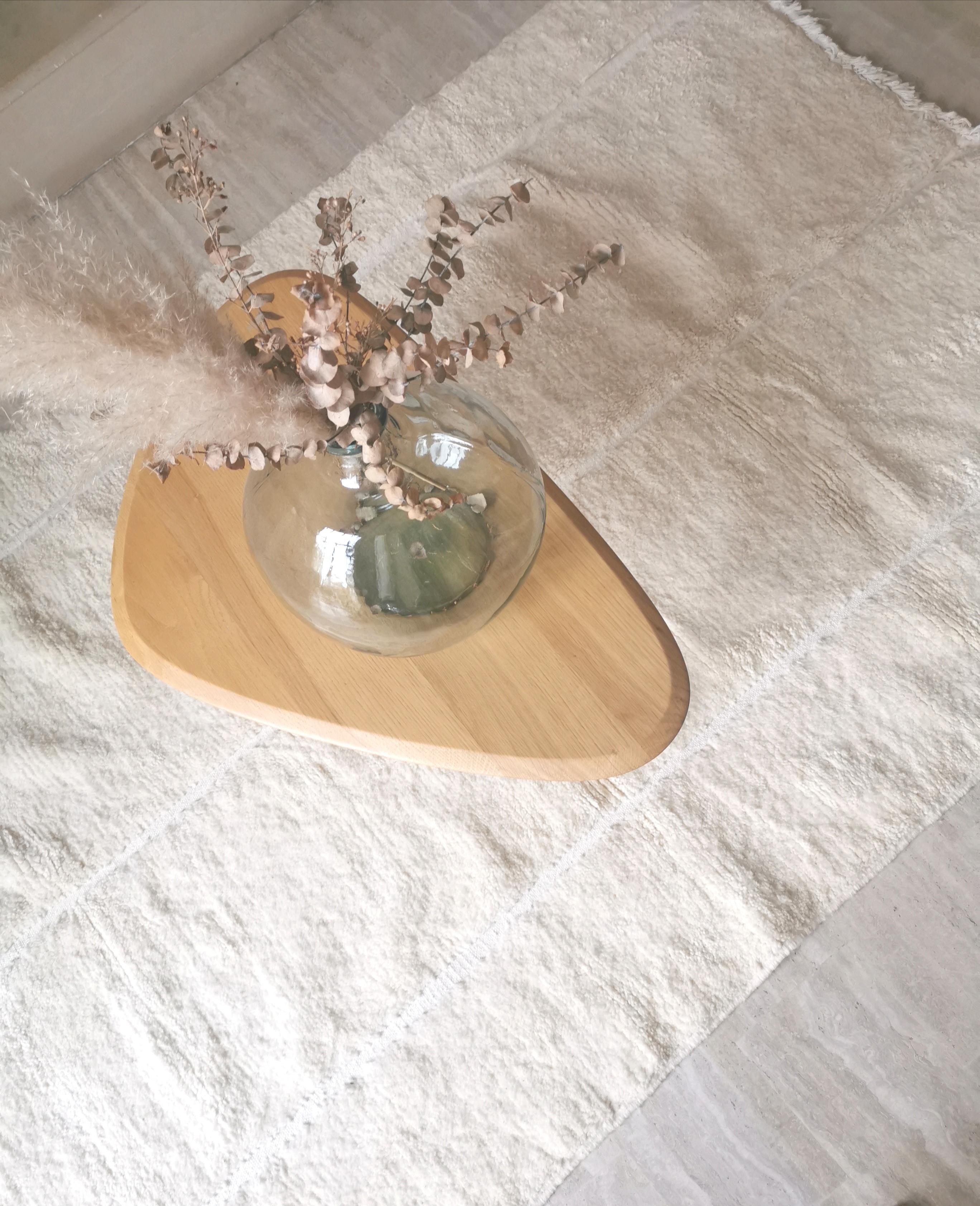 Berber carpet Béni Ouarain plain white with inlaid line patterns