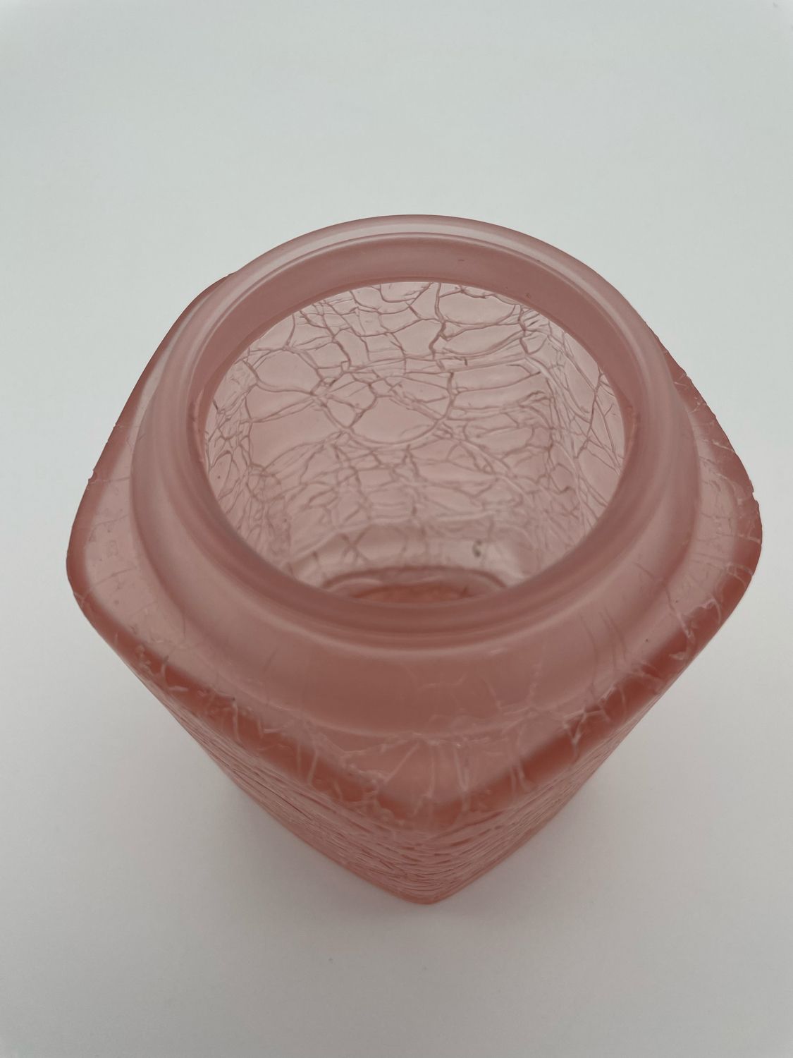 Pink vintage cotton pot in cracked glass paste Marcel Franck