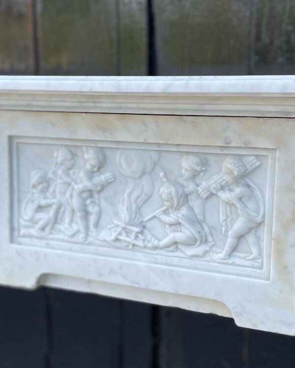 Cheminée Louis XVI en marbre de Carrare