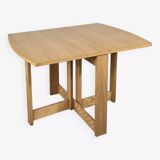 Folding and modular dining table