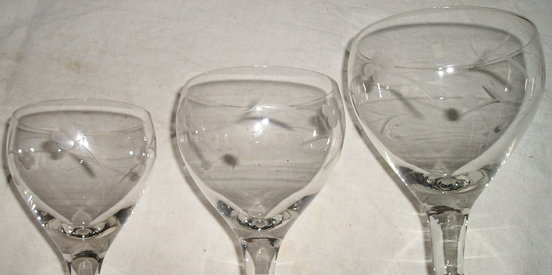 Set of 12 stemware chiseled flowers vintage 60-70 years