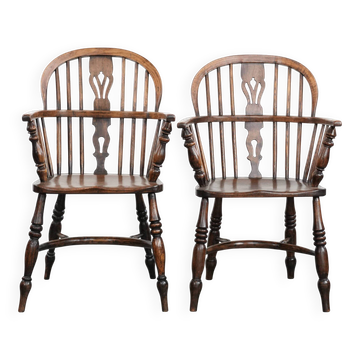 English antique set of 2 Windsor chairs with character, beautiful colouring