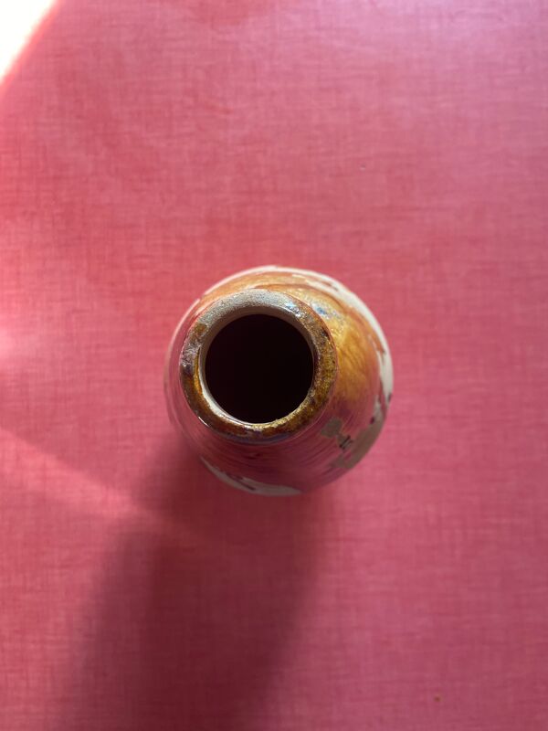 Bouteille de potier ancienne en terre cuite à coulures vernissées