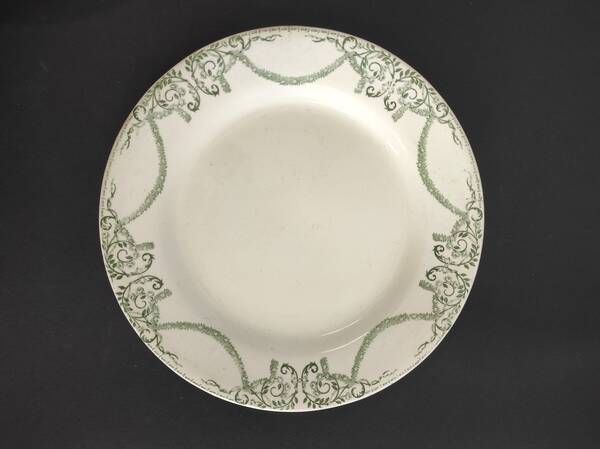 Set of 8 flat plates, Napoleon Terre de fer service
