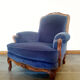 Paire de fauteuils bergères en velour bleu